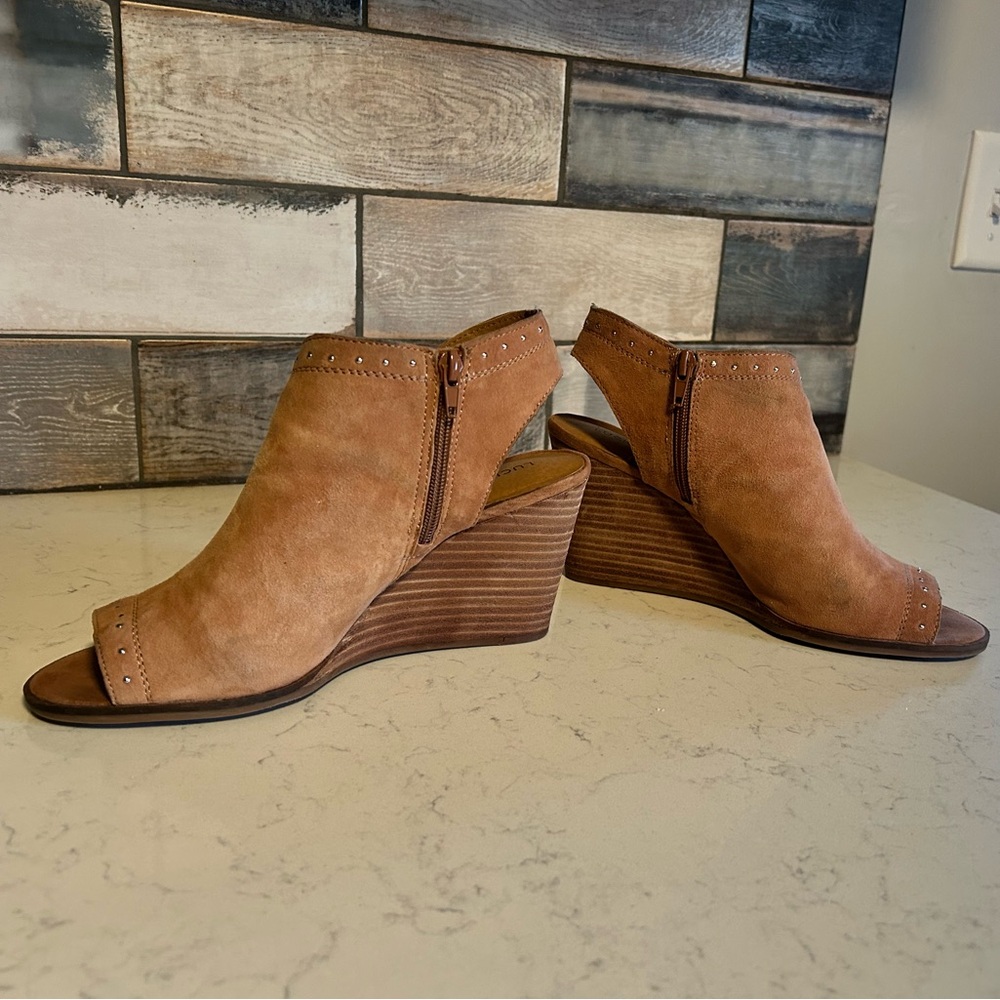 🍀 Lucky Brand Ulyssas Suede Leather Open Toe Wedge Studded Ankle Bootie Sandal - Picture 3 of 16